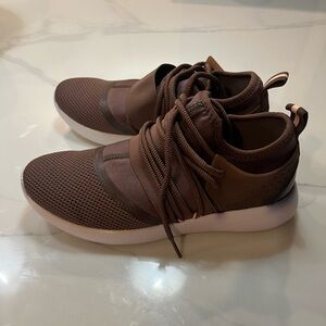 - Fabletics dark brown Pismo sneakers. EUC . Size 8. Comfy and great walki…